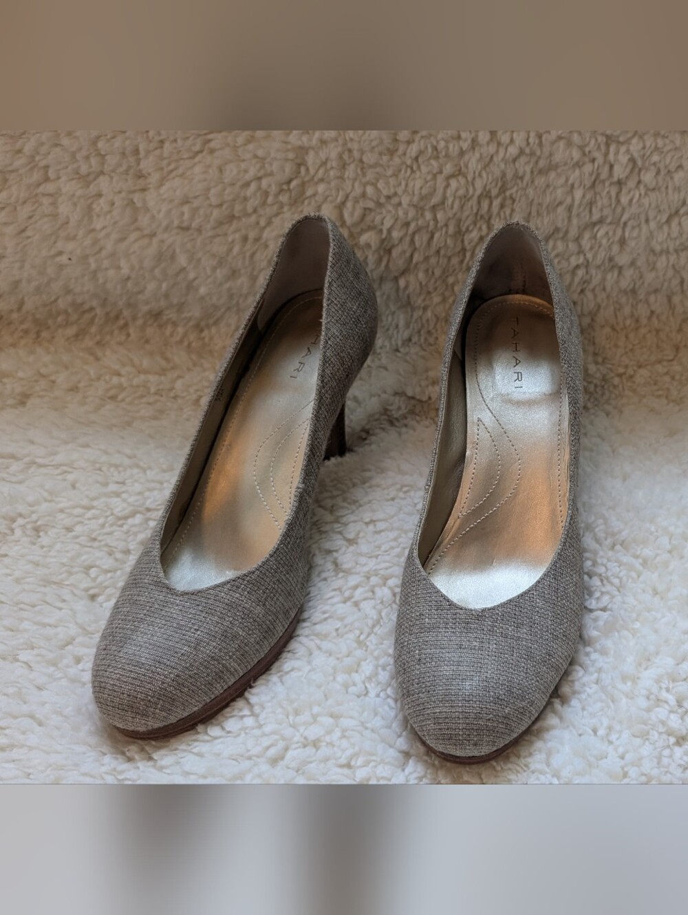 Tahari Lonnie Soft Gray Heels Size 7.5
